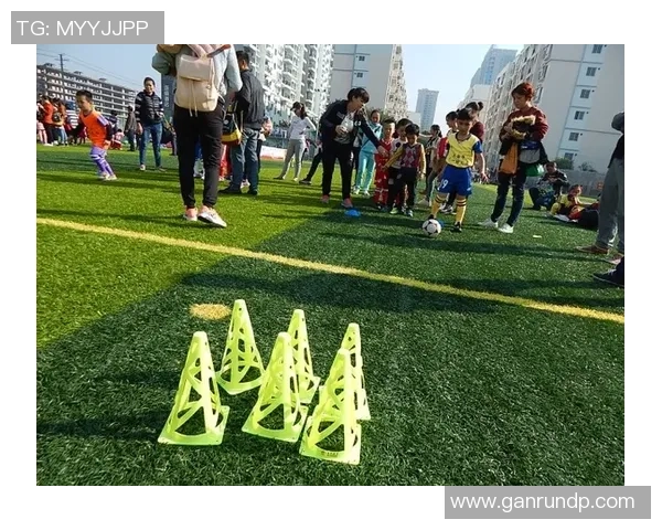 足球于翔：追逐梦想的绿茵场上勇者无畏的拼搏与坚持